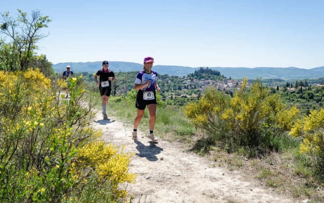 Charlotte en train de courir sa première Backyard Ultra à Forcalquier